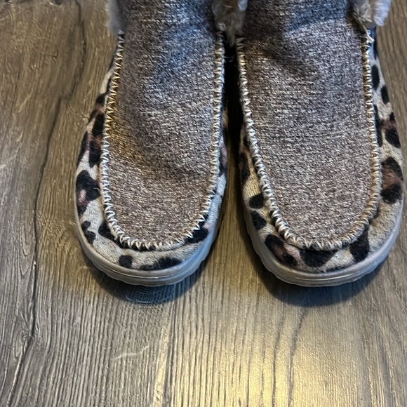 Hey Dude Ladies 9 Leopard - Picture 3 of 9